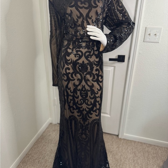 Miss Ord Elegant Black Sequin Evening Gown - Picture 4 of 13